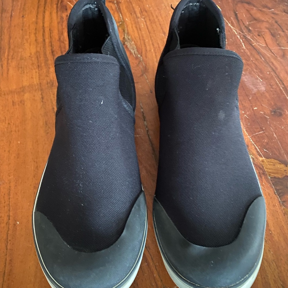 Bogs Kicker Chelsea ankle water resistant Black Slip-On boots youth size 6